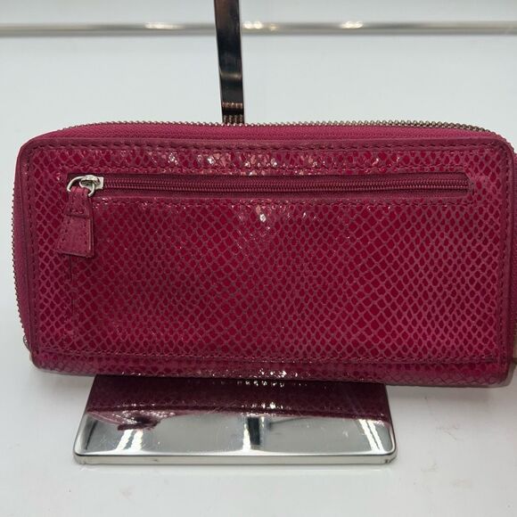 Fossil Snake Embossed Long Zip Around Leather Wallet Woth Key Zipper Pull - Picture 9 of 10